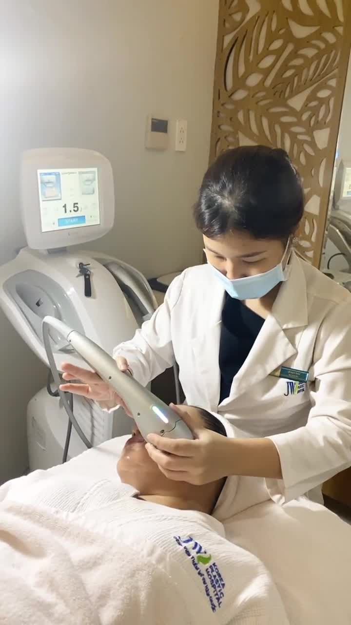 QUÝ BÀ U60 HỐT HOẢNG: DA NHĂN NHEO bỗng CĂNG MỊN như EM BÉ sau liệu trình HIFU SMAS